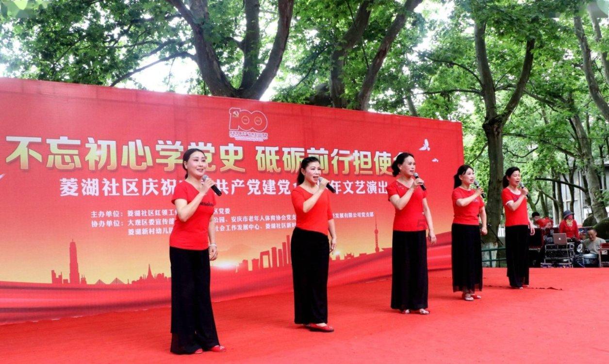 眼看就要撞船了，难道人们不紧张吗这是反问句吗？游戏画面